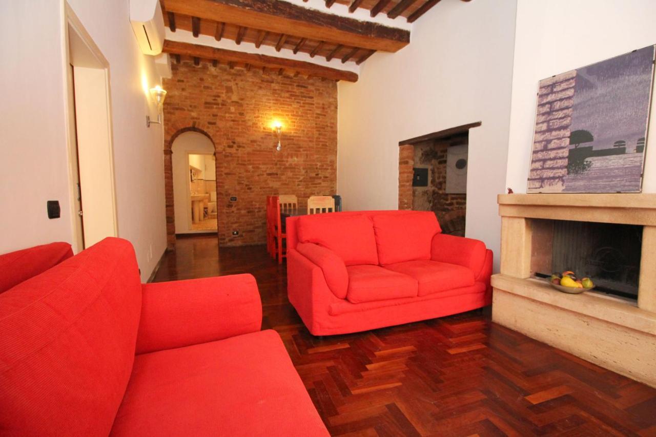 Logge Del Papa Apartment Siena Bagian luar foto