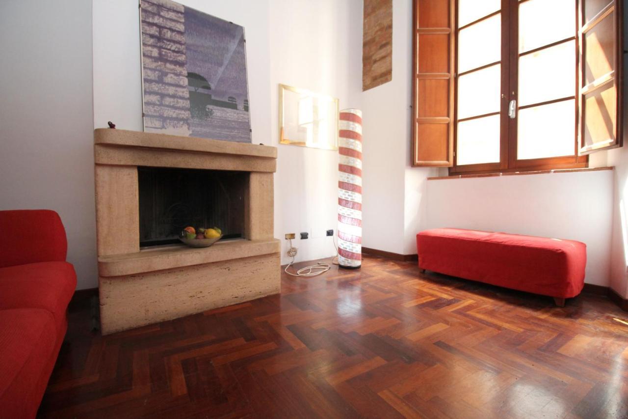 Logge Del Papa Apartment Siena Bagian luar foto