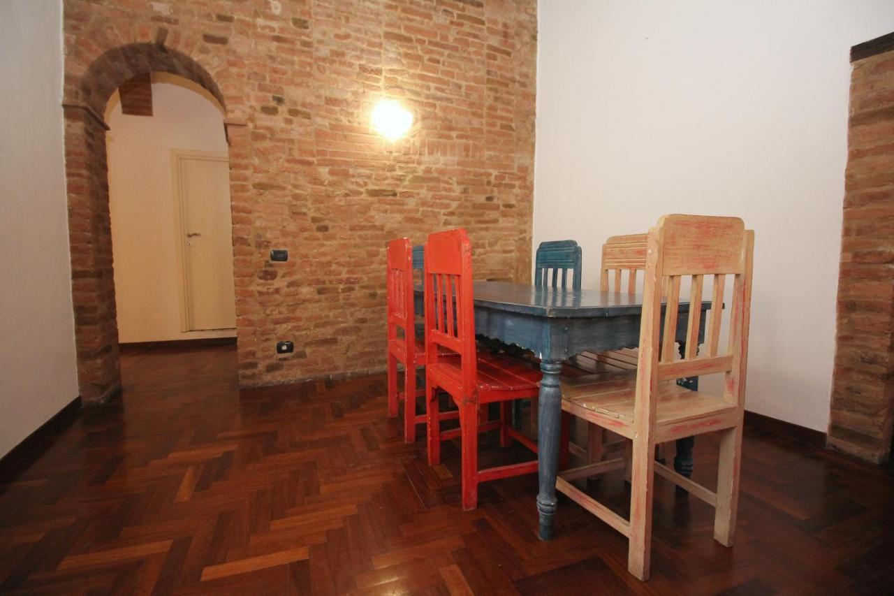 Logge Del Papa Apartment Siena Bagian luar foto