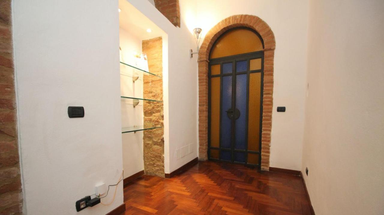 Logge Del Papa Apartment Siena Bagian luar foto